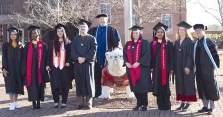 Perjalanan Hidup Lulusan UGA dan Makna di Baliknya