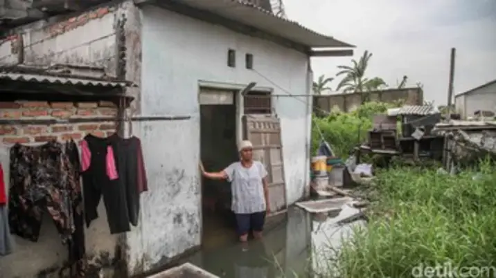 Kisah Bertahan Warga Kampung di Tengah Banjir