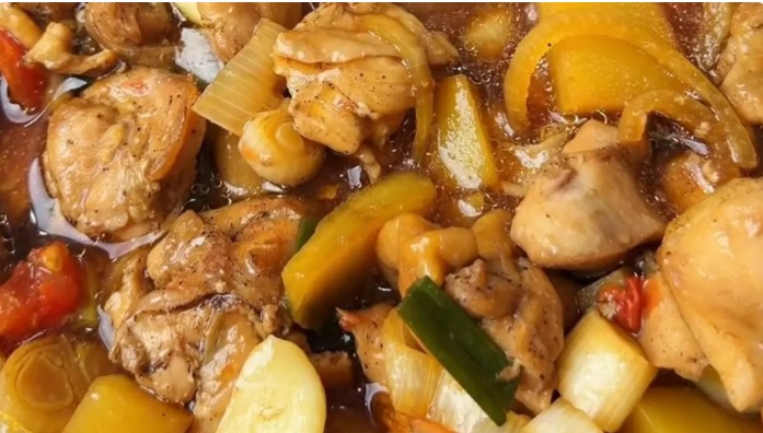 ayam kukus kecap - ilustrasi berita Resep Ayam Kukus Berbalur Kecap yang Praktis untuk Masakan Sehari-hari — Ayam…