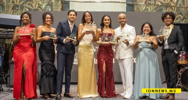 influencers awards - ilustrasi berita Influencers Awards 2026: The Super Nova dan Raveena Rummun Raih Penghargaan…