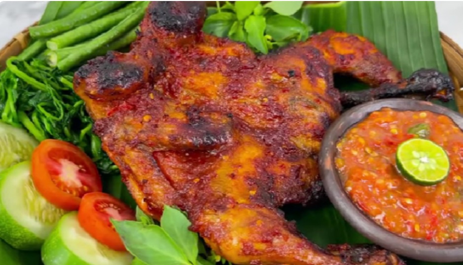 ayam bakar bumbu merah - ilustrasi berita Pesona ayam bakar bumbu merah yang menggugah selera