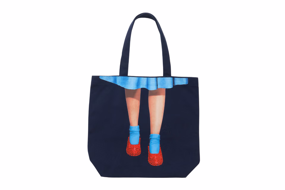 tote kanvas - ilustrasi berita Rhinestone Bertumpuk Hiasi Tote Kanvas The Wizard of Oz dari TSTS